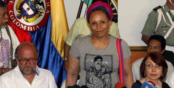 piedad y samper Piedad Córdoba alias "teodora de Bolívar", junto a Daniel Samper y otros amigos de "Colombianos por la paz"