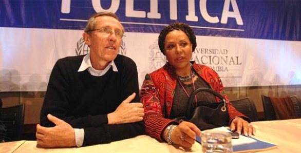 El antiguo terrorista, Antonio Navarro Wolf, y la aliada de las FARC, Piedad Córdoba en Foro donde se condena a muerte al Procurador Alejandro Ordóñez