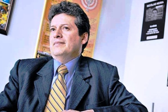 Alirio Uribe Muñoz, antiguo terrorista del M-19. Presidente del Colectivo de Abogados Alvear Restrepo, y hoy congresista de la República