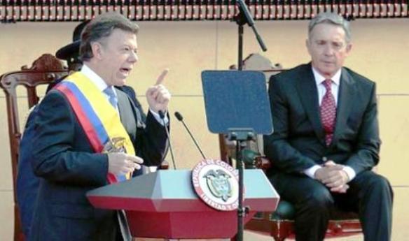 Ya, en el discurso de posesión, Juan Manuel Santos le enterraba el puñal a Álvaro Uribe Vélez