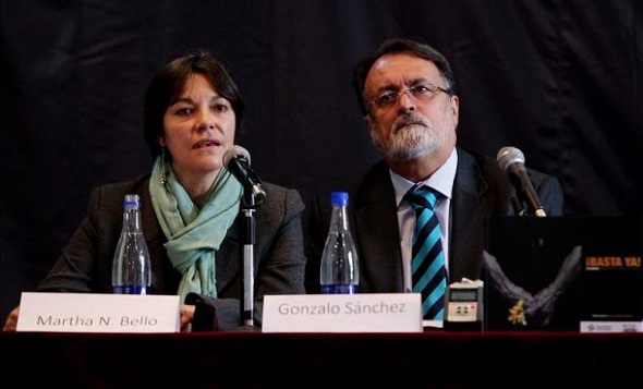 Martha Nubia Bello, coordinadora del infoirme, y el director del Centro Nacional de Memoria Histórica Gonzalo Sánchez