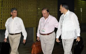 Los negociados de La Habana General Mora Rangel, Luis Carlos Villegas -presidente de la ANDI- y el general Oscar Naranjo