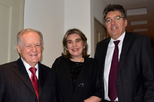 Mauricio Cárdenas Santamaría y Luis Carlos Sarmiento Angulo. De cóctel en cóctel mientras el país colapsa por el paro judicial