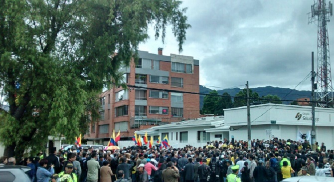 Muchas personas acudieron a la cita para defender a los colombianos vapuleados por el régimen marxista de Maduro