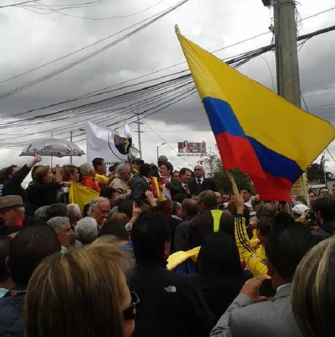 Las banderas colombianas ondearon