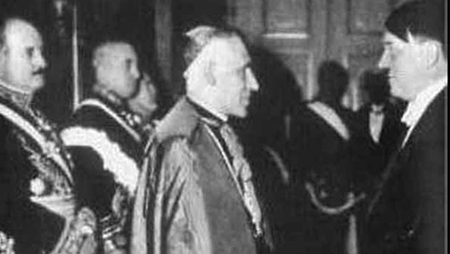Jerarquía católica apoyando a Hitler