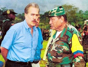 Tirofijo y su candidato, el presidente Andrés Pastrana