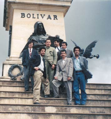 Petro y otros camaradas con su amigo Hugo Chávez, financiador de las FARC