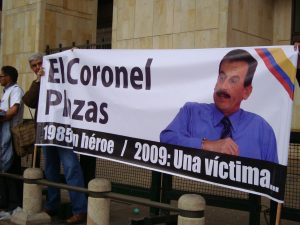 Manifestantes en favor del coronel (r) Plazas Vega
