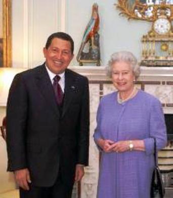 Hugo Chávez y la reina Isabel II, mandadero y jefa en la agenda socialista