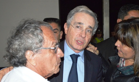 Colombia le pide al presidente Álvaro Uribe que encabece lista al Senado