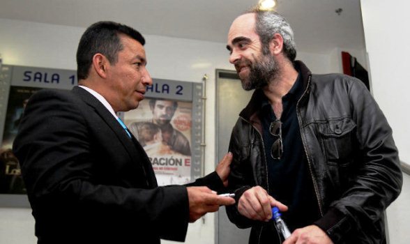 José Crisanto Gómez junto al actor que lo encarnó en la película "Operación E"