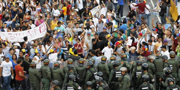 Desórdenes y muertos por robo de elecciones a Capriles