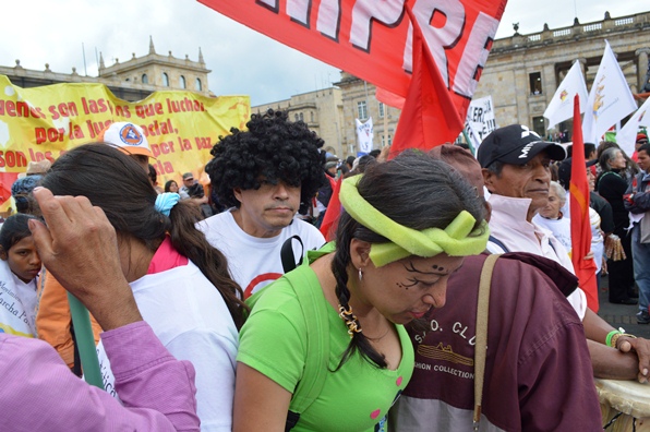 Hasta payasos contrataron las FARC para su marcha (Foto Periodismo Sin Fronteras)