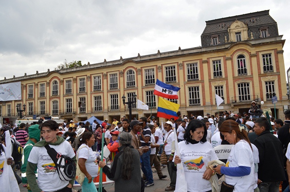 El M19 no podía faltar a la marcha de las FARC (Foto Periodismo Sin Fronteras)
