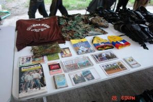 ropaganda y uniformes incautados a los "labriegos" de las FARC
