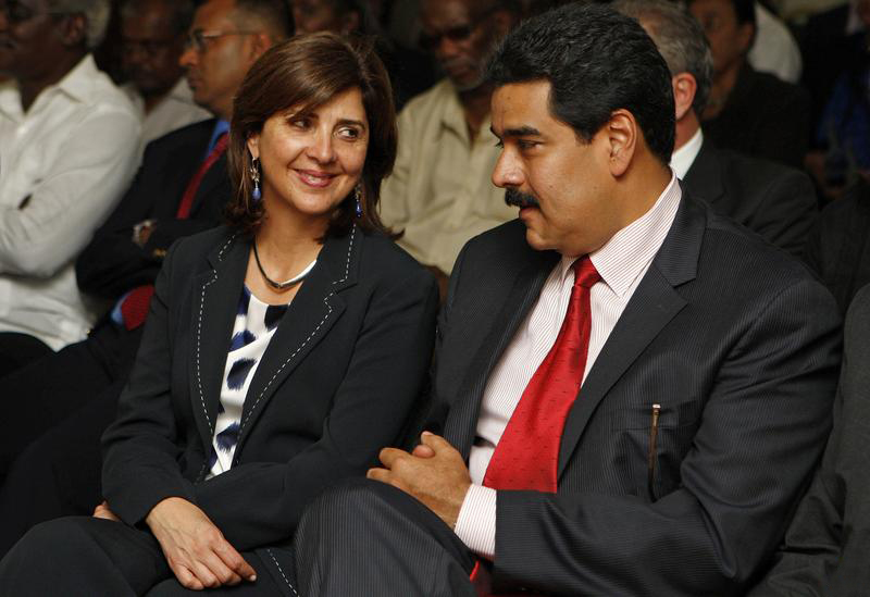 La canciller María Ángela Holguín y Nicolás Maduro
