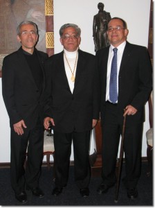 Francisco de Roux, Provincial de los Jesuitas, Fernán González, S.J. y Mauricio García, S.J., Director del CINEP. El día que nombraron a Fernán Gonzalez como miembro de la Academia Colombiana de Historia