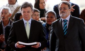 Juan Manuel Santos, orgulloso, presenta el informe de Sánchez sobre la violencia en Colombia