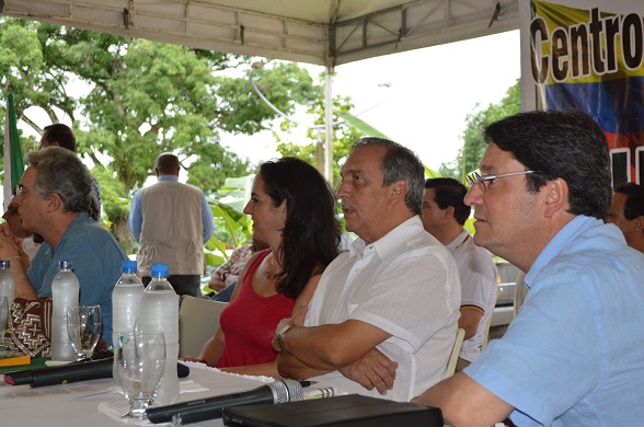 Álvaro Uribe Vélez, la candidata al Cámara Cundinamarca, María Fernanda Cabal, el candidato Luis Alfredo Ramos y el candidato Francisco Santos Calderón