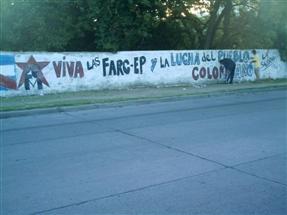 Muro en Uruguay que muestra el apoyo a las FARC