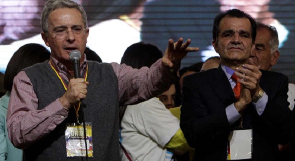 Álvaro Uribe y el candidato ganador de la convención uribista, Oscar Iván Zuluaga