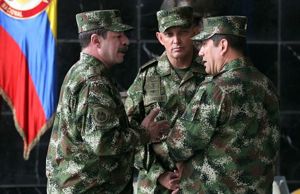 En el centro, el General Jaime Lasprilla, nuevo comandante del Ejército 