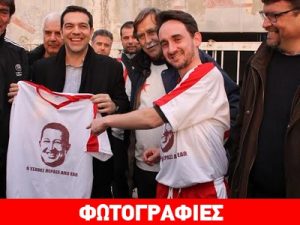 Alexis Tsypras en un campeonato de futbol en honor de Hugo Chávez