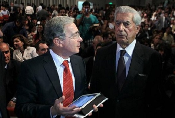 Mario Vargas Llosa y Álvaro Uribe Vélez