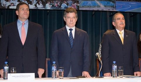 El ministro Pinzón, el presidente Juan Manuel Santos y el rector de la Militar, Herrera Berbel, en la celebración de los 30 años de la Universidad