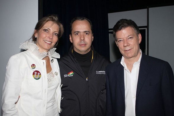 JJ Rendón en medio de Juan Manuel Santos y su esposa