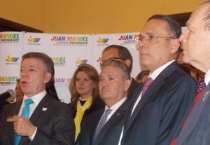 Gerlein y otros miembros del partido Conservador adhiriendo a la campaña Santos