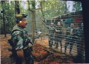 Militares y policías secuestrados por las FARC, en campos del terror