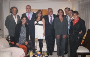 Ángela Giraldo, en otra reunión social junto a Ernesto Samper y Ramón Jimeno, entre otros