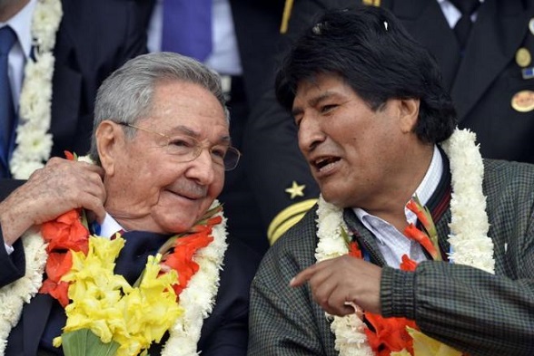 Evo Morales y el tirano Raúl Castro