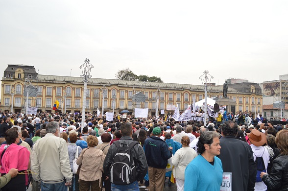 Vista de la marcha en la Plaza de Bolívar en Bogotá (Foto Periodismo Sin Fronteras)