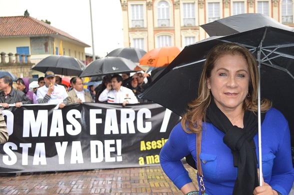 Carteles de "No más FARC", en Bogotá. (Foto Periodismo Sin Fronteras)