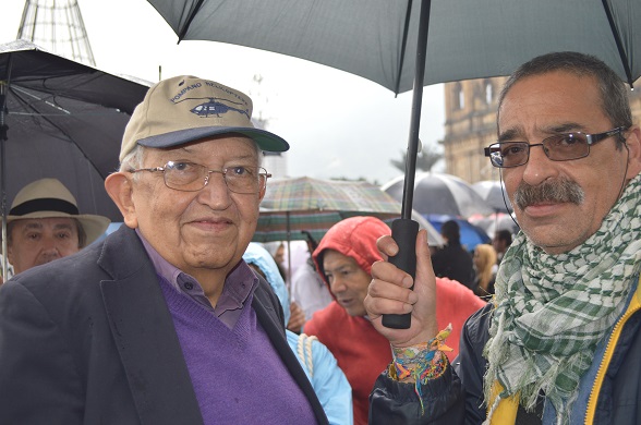 Plinio Apuleyo Mendoza y Lf Castrillón, en Bogotá (Foto Periodismo Sin Fronteras)