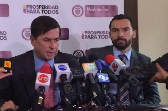 Juan Fernando Cristo y Andrés Villamizar "denunciando" el desfalco de la UNP