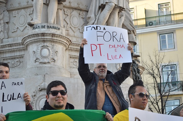 "Fuera el PT, Fuera Dilma y Lula" (Foto Periodismo Sin Fronteras)