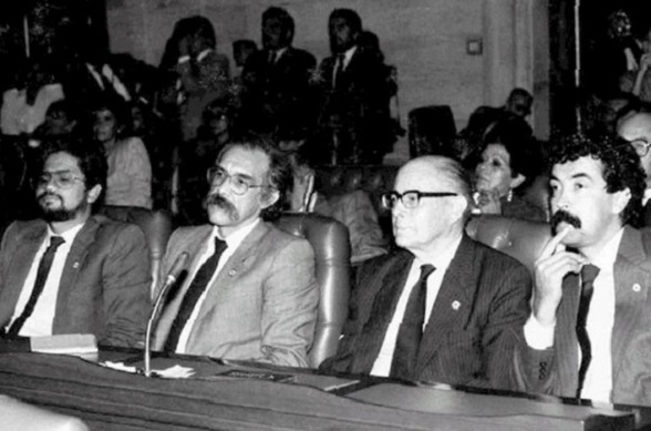 Iván Márquez, Motta, Gilberto Vieira y Bernardo Jaramillo Ossa en el Congreso. No existe extrema izquierda. 
