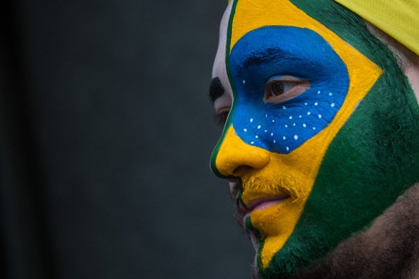Brasil entero, un solo rostro y una bandera, protestanto contra Dilma