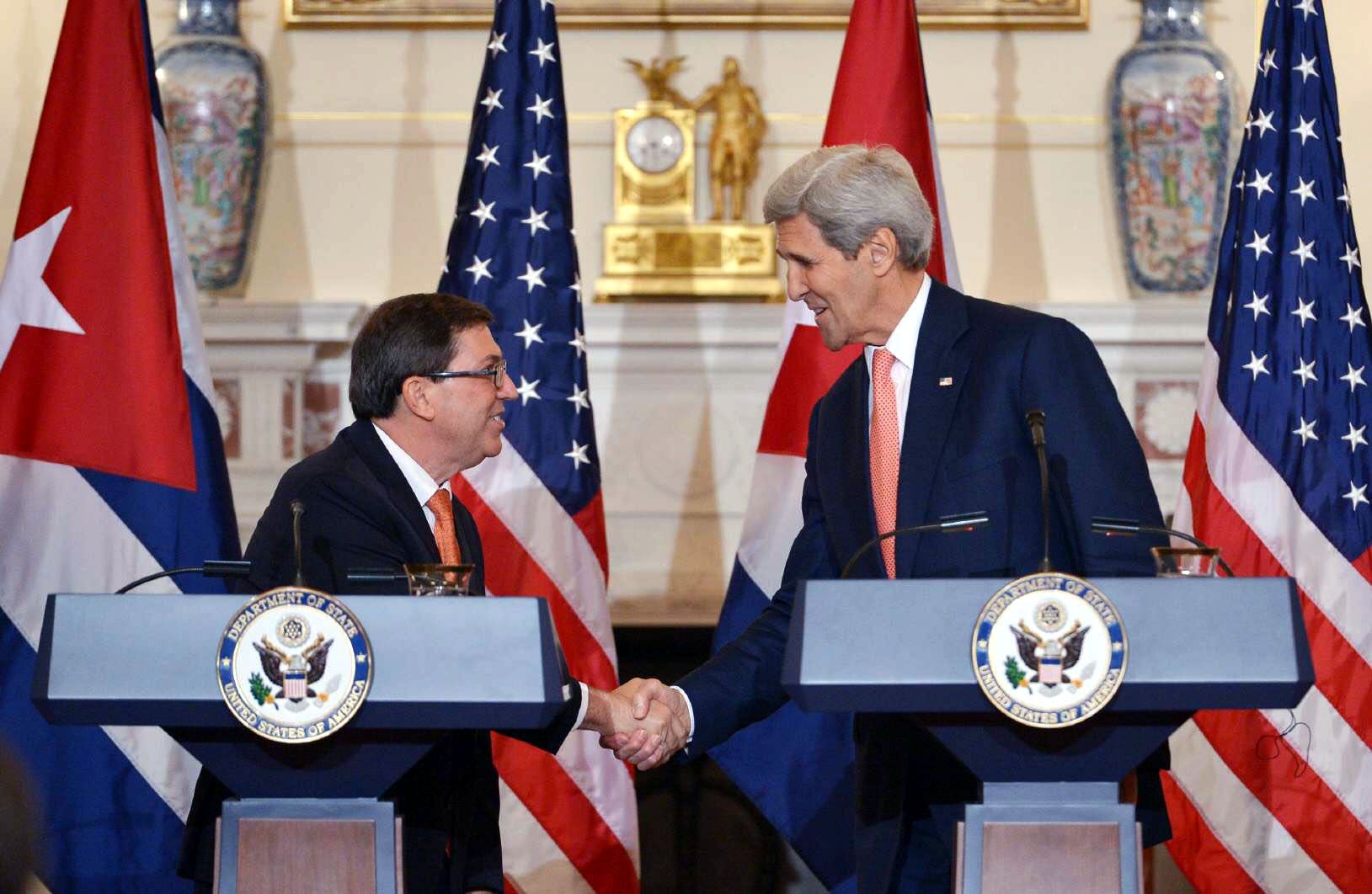 John Kerry y Bruno Rodríguez, canciller cubano