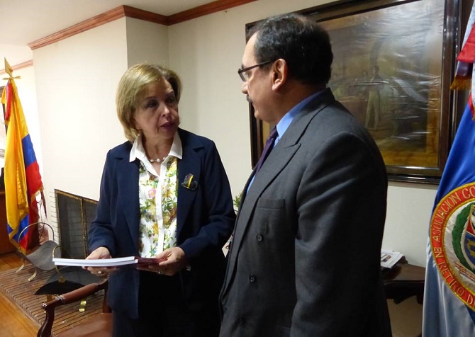 Oscar Platero con la senadora Thania Vega de Plazas