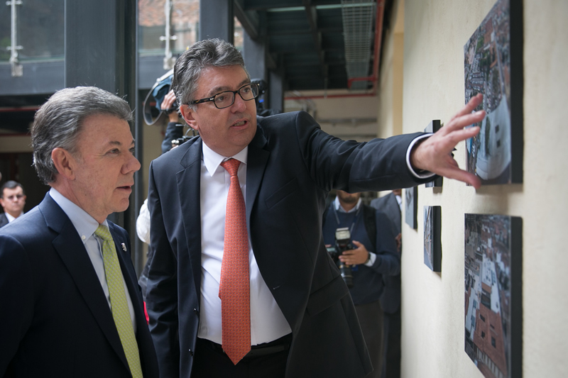 Juan Manuel Santos y su ministro Mauricio Cárdenas