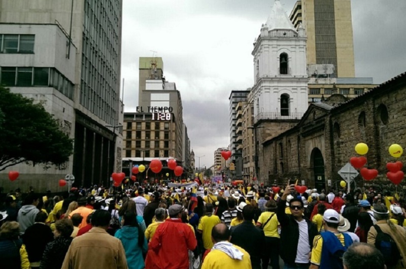 Marcha contra Santos y FARC abril de 2016