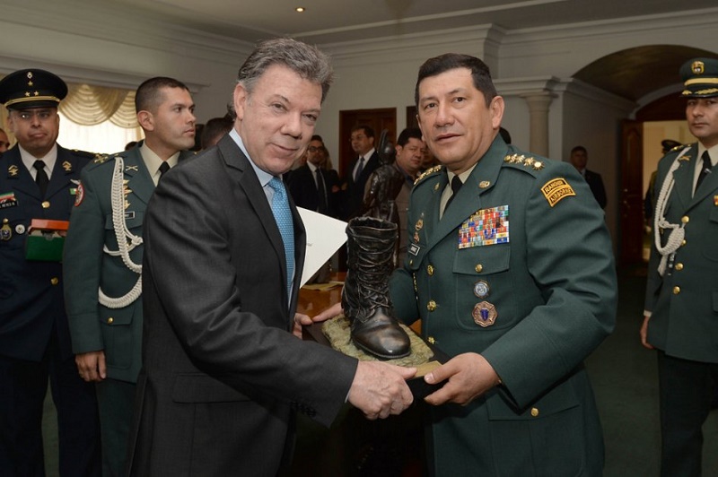 Juan Manuel Santos y el Comandantes de las FFMM Juan Pablo Rodríguez