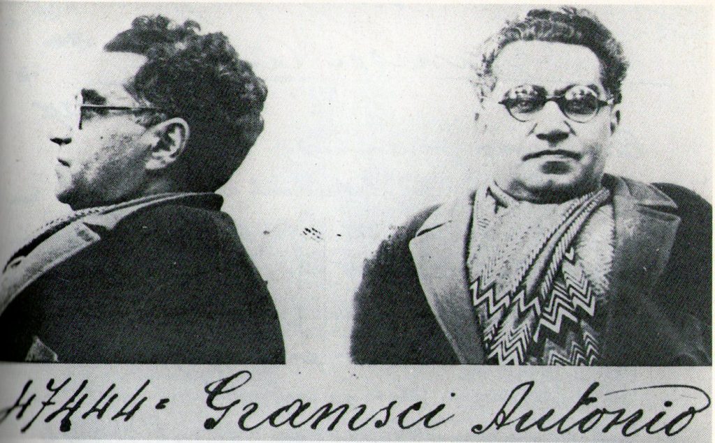 Foto del prontuario carcelario de Antonio Gramsci